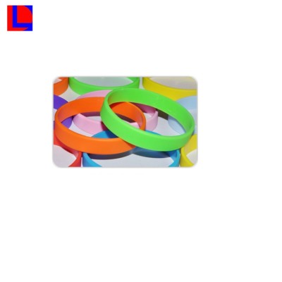 Customized logo and dimension soft silicone/rubber wristband